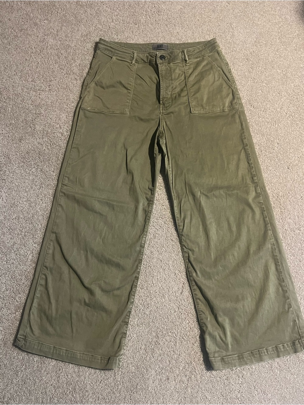 Kut from the Kloth Women’s Wide-Leg Cargo Pants in Olive Green size 10
